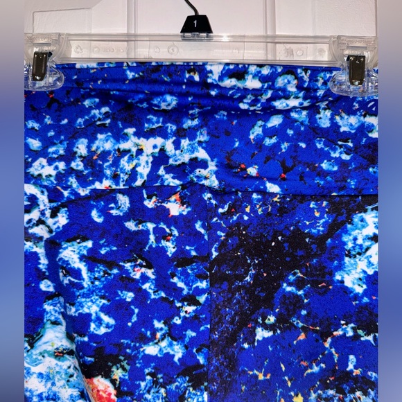 New Agstract Apparel leggings in vibrant colors, blue white red size medium - Picture 4 of 6